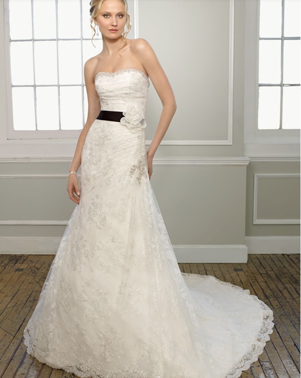 Floor Length Sweetheart Lace Ball Gown Bride Dresses