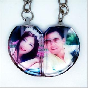 Lover's Customized Half Heart Shaped Design Crystal Keychain