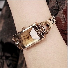 Brand New Diamond Fashion Square Model Quartz Watch